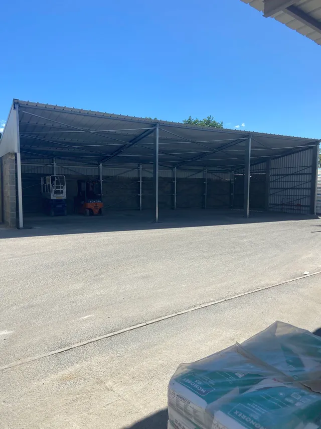 Covered bays of the Montpellier steel carport