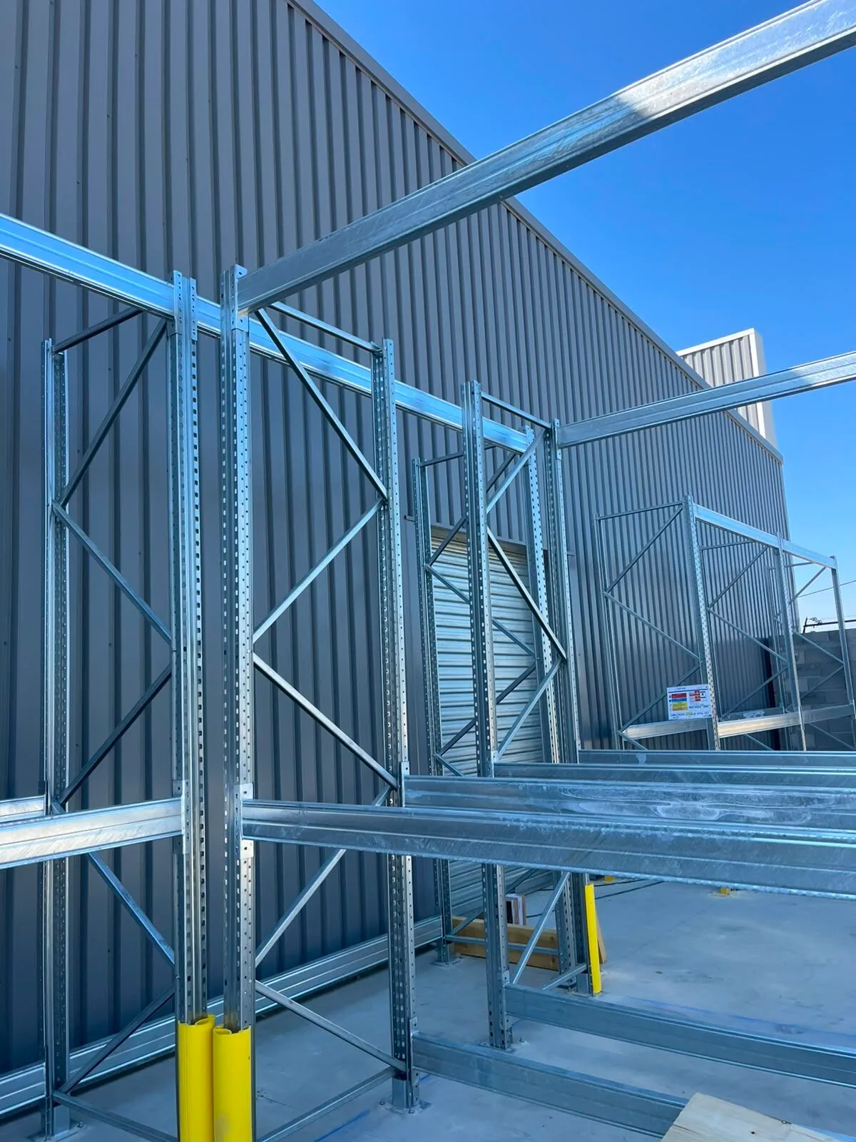 Bays and protective elements of the Montech outdoor racking