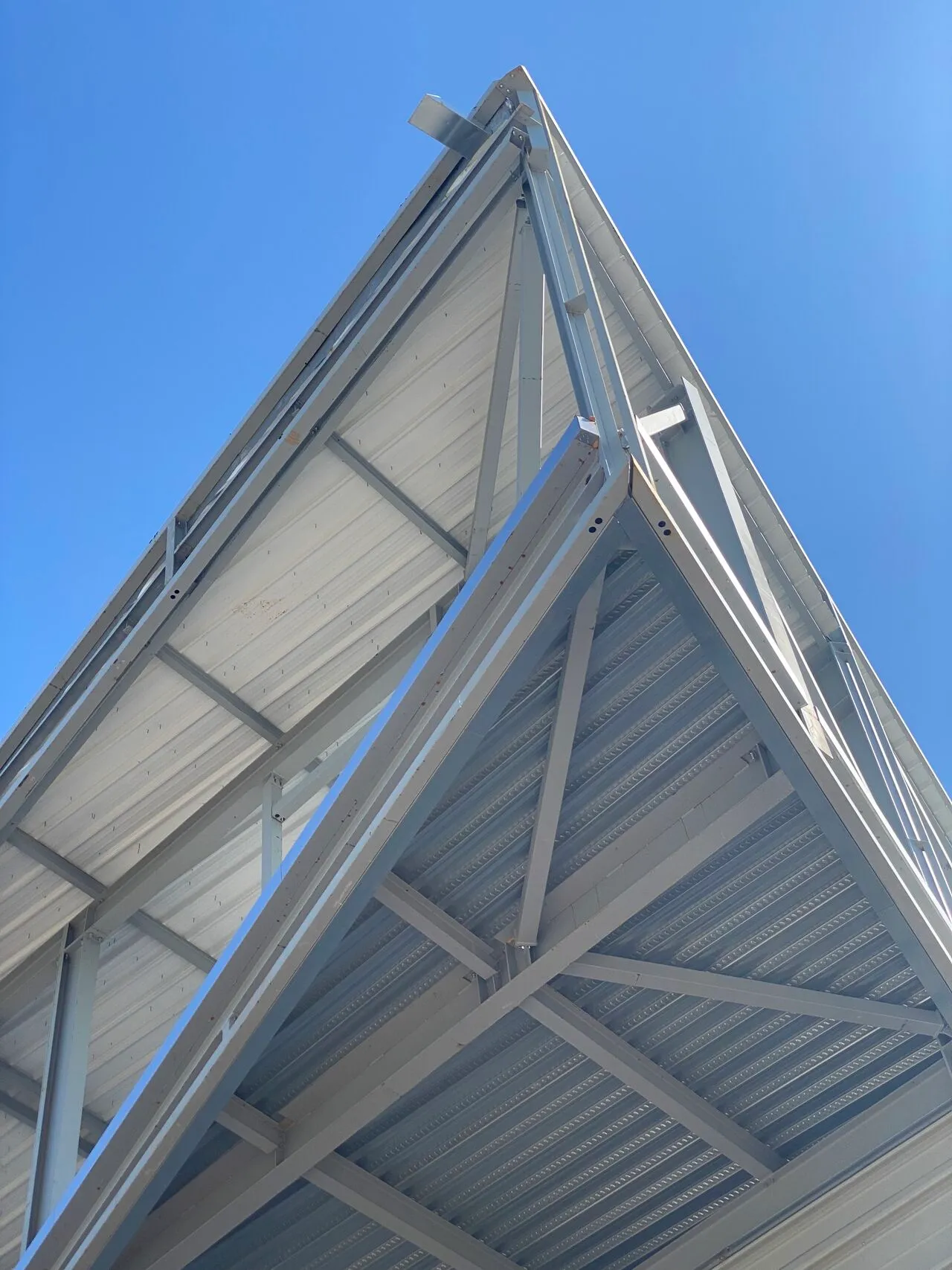 Underside and frame of the Garons steel structure