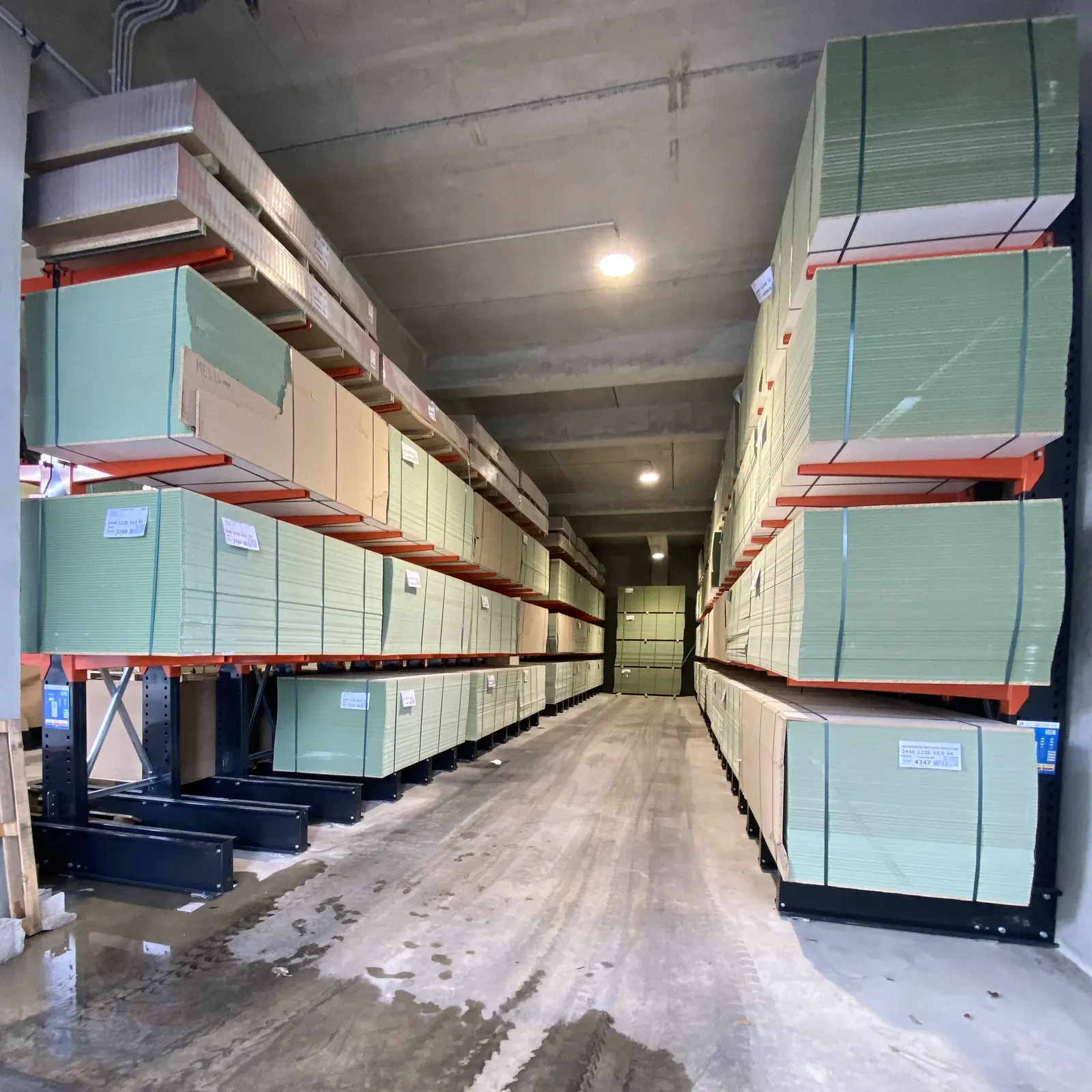 Zone de stockage d’un magasin de bricolage – autre vue du chantier