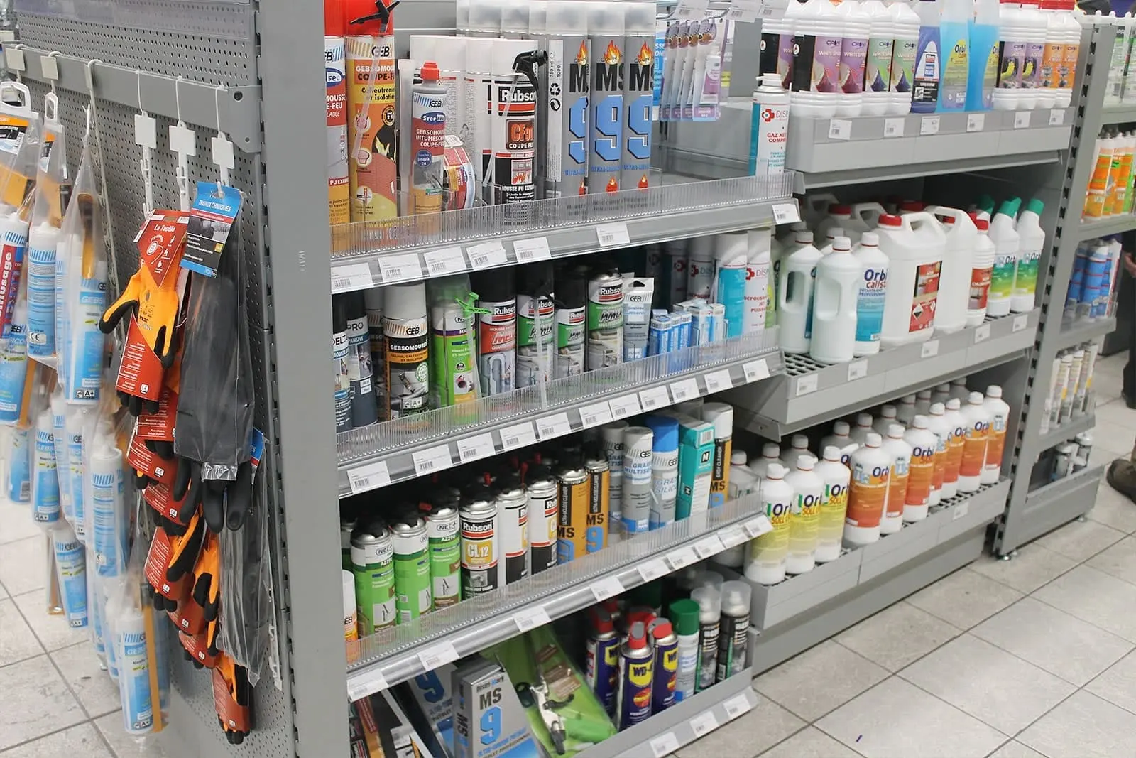 Agencement d’un magasin de bricolage – installation en situation