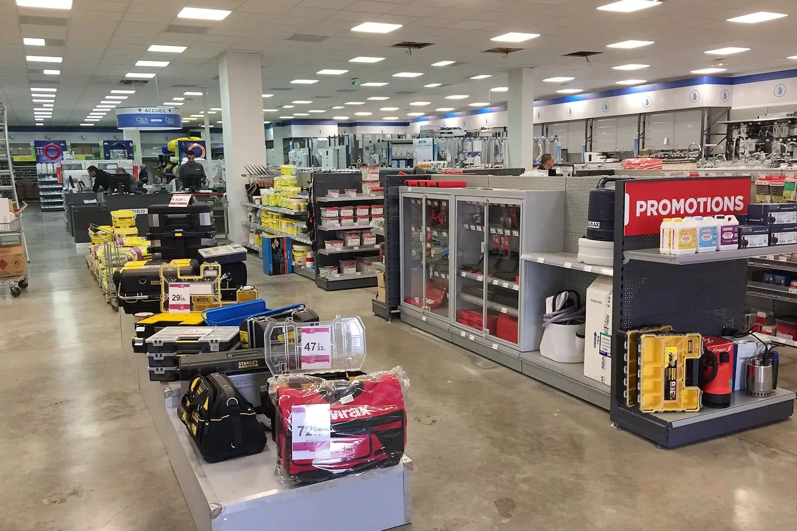 Agencement d’un magasin de bricolage – détail de l’installation