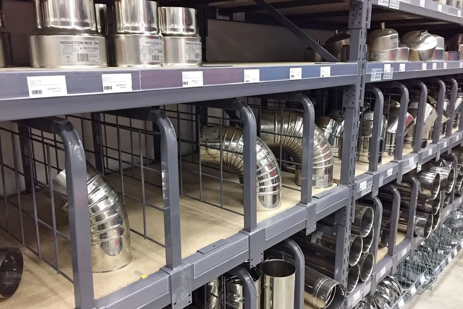 Agencement d’un magasin de bricolage – vue d’ensemble de la zone équipée