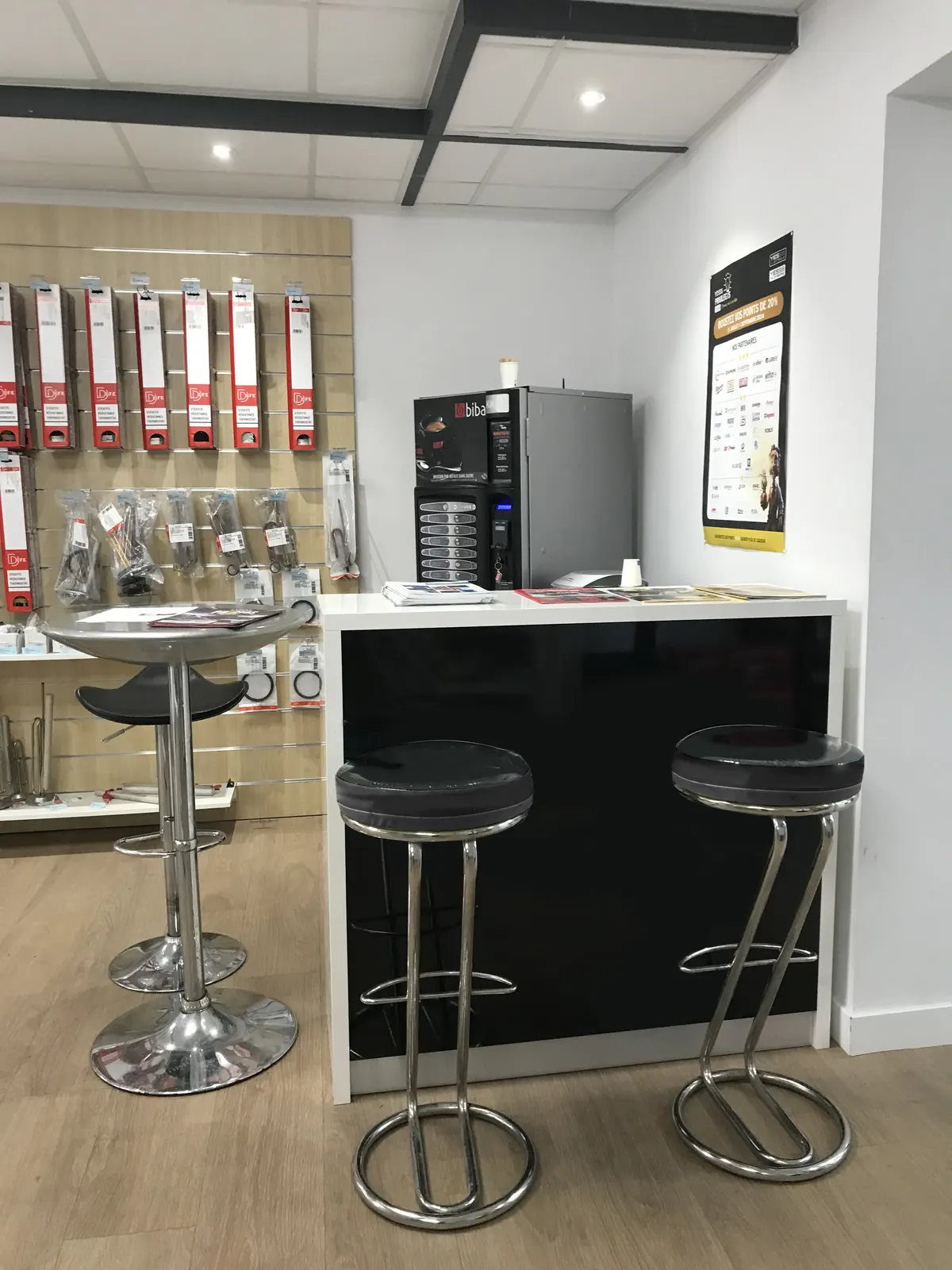Magasin de bricolage électricité et plomberie – détail de l’installation