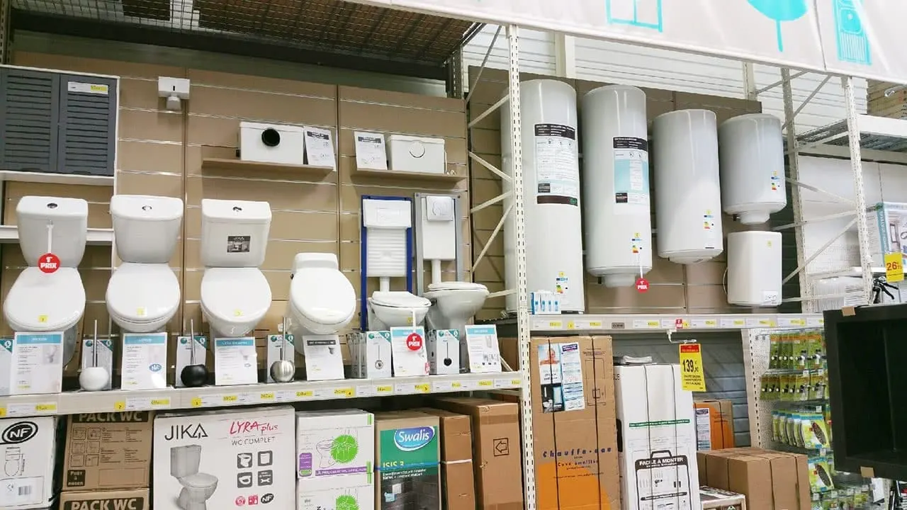 Rayonnage pour grande surface de bricolage – vue rapprochée