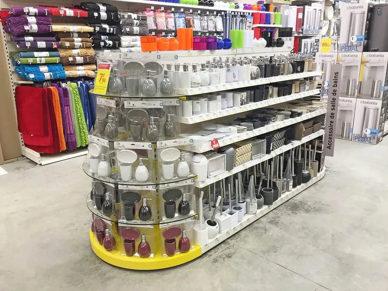 Rayonnage pour grande surface de bricolage – autre vue du chantier