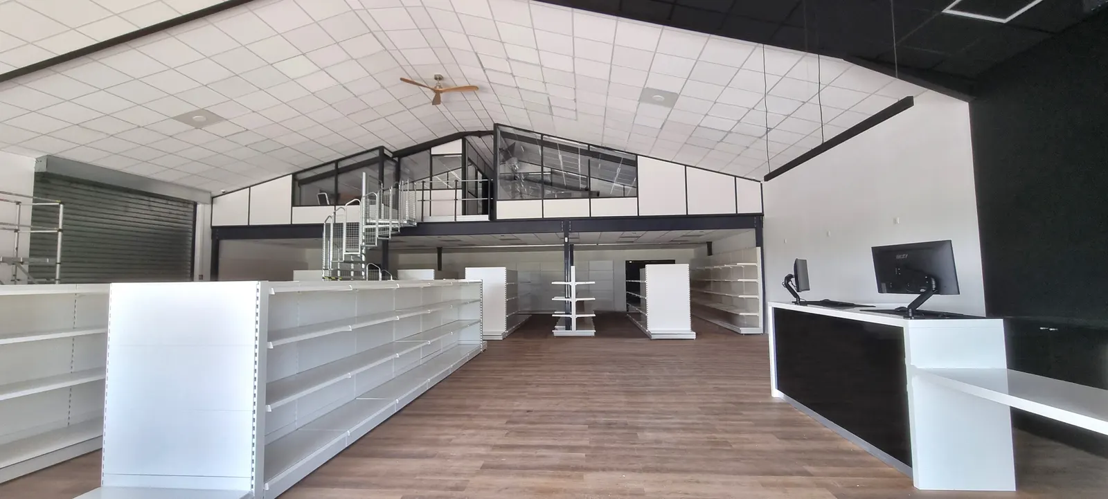 Magasin de bricolage électricité plomberie – vue d’ensemble du chantier