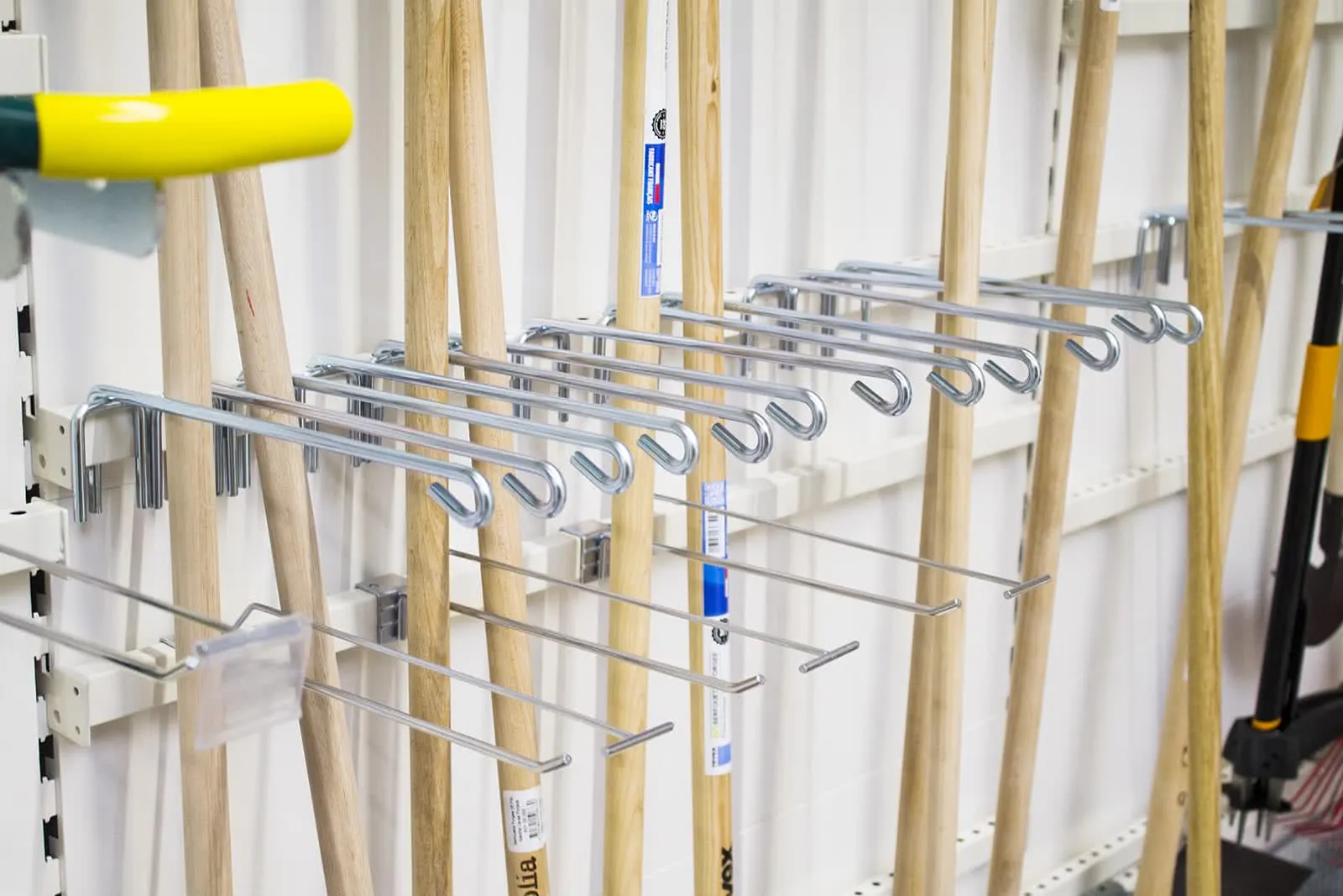 Aménagement d’un magasin de bricolage – vue rapprochée