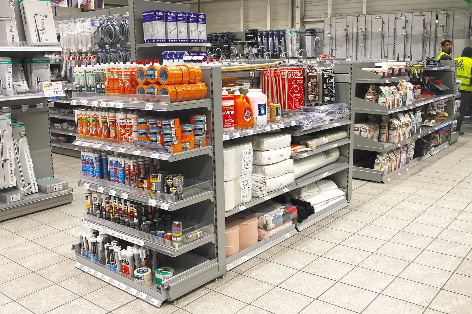 Aménagement d’un magasin de bricolage – autre vue du chantier
