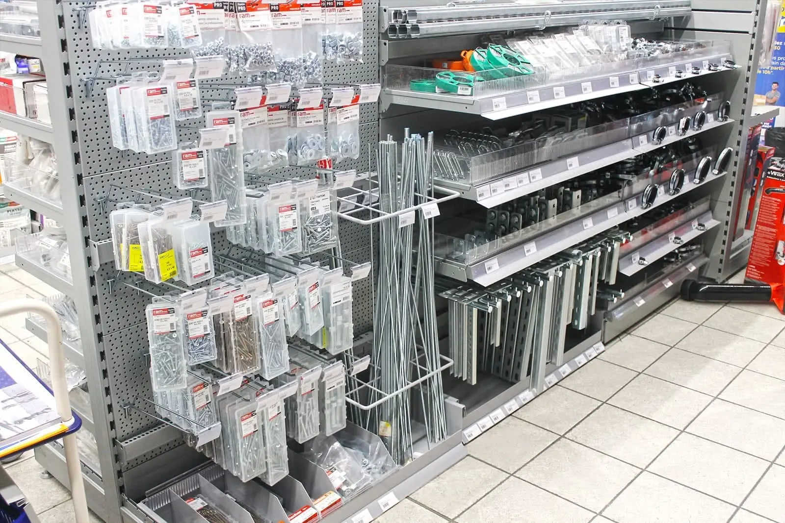 Aménagement d’un magasin de bricolage – installation en situation