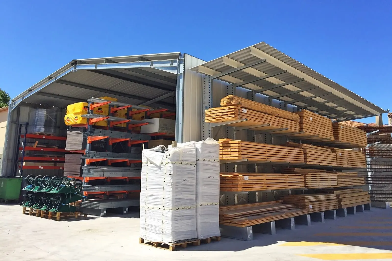 Stockage cantilever en extérieur – La Seyne-sur-Mer (Var)