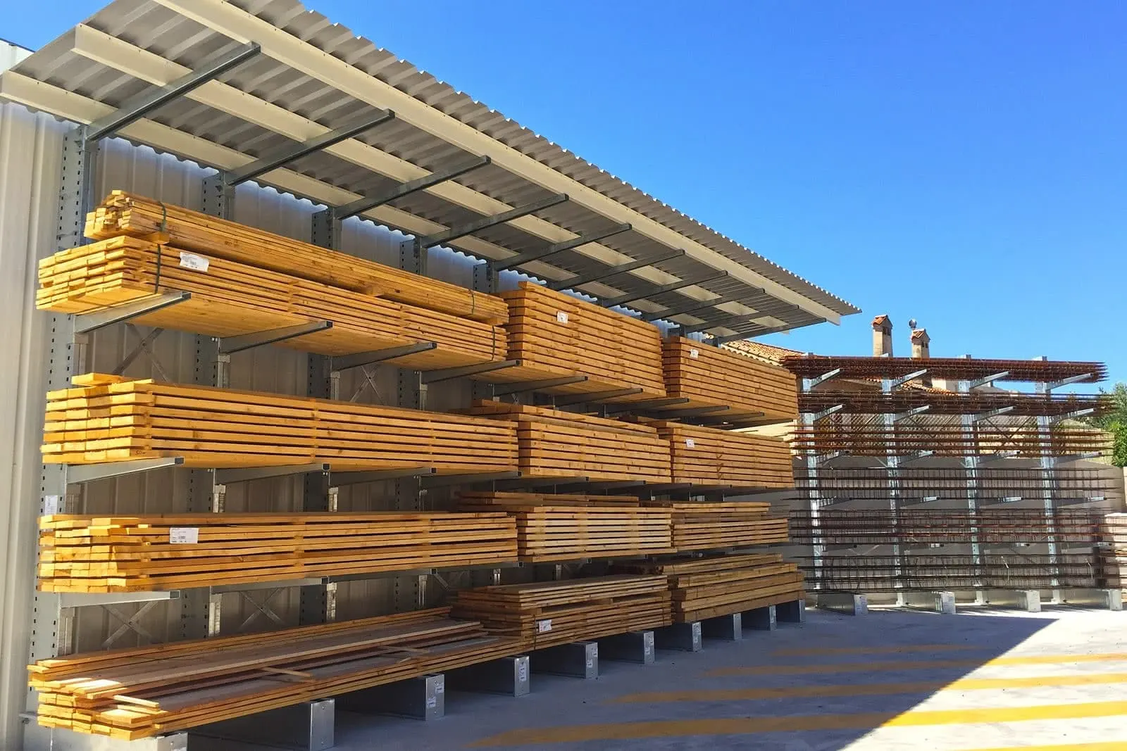 Stockage cantilever en extérieur – vue d’ensemble du chantier