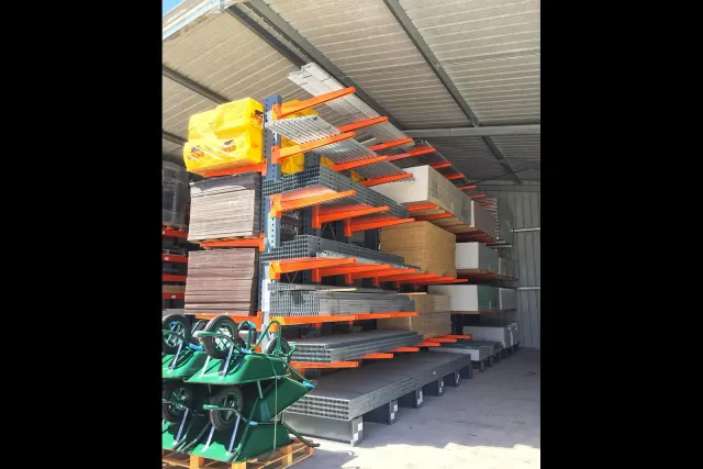 Outdoor cantilever storage – close-up view