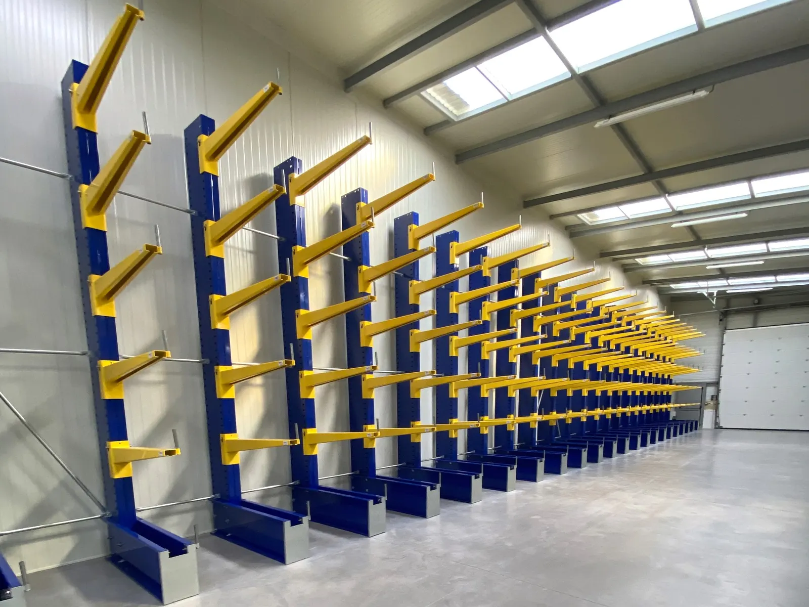 Cantilever pour entrepôt industriel – vue d’ensemble du chantier