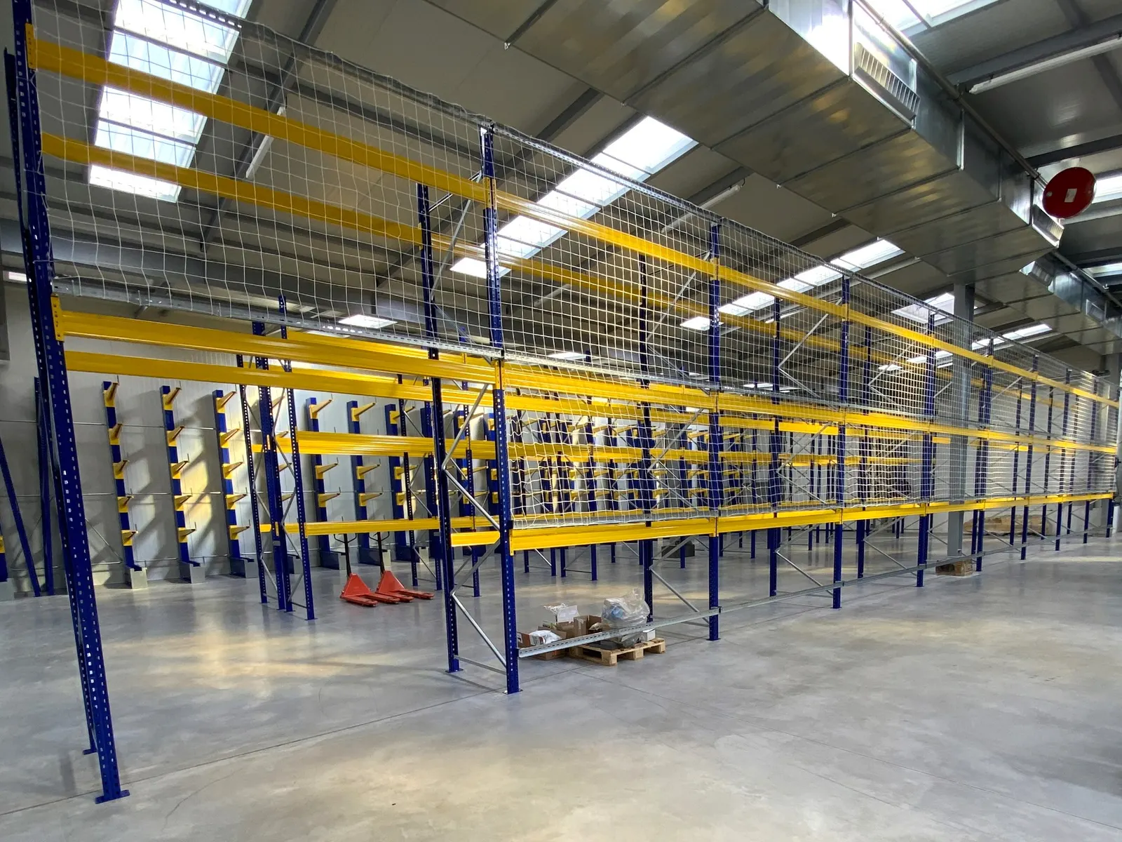 Cantilever pour entrepôt industriel – détail de l’installation