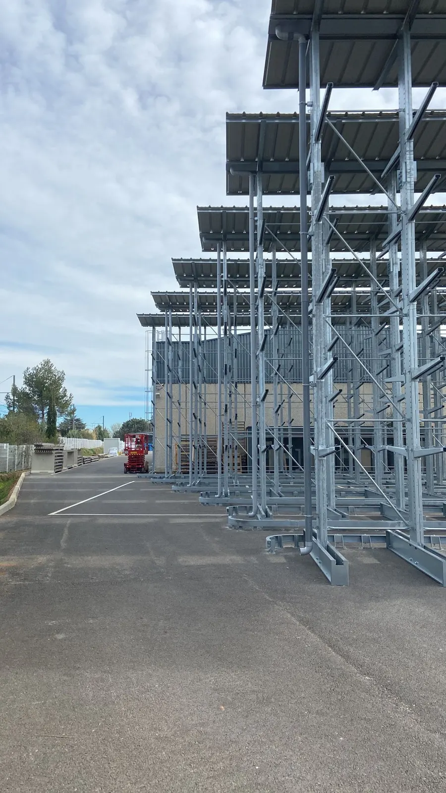 Cantilevers pour entrepôt extérieur – Lunel (Hérault)