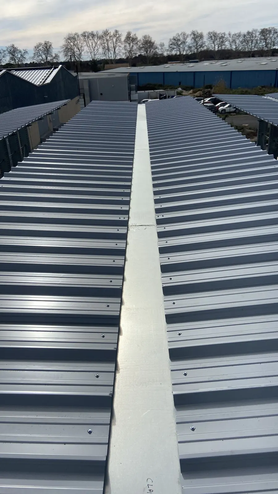 Cantilevers pour entrepôt extérieur – autre vue du chantier