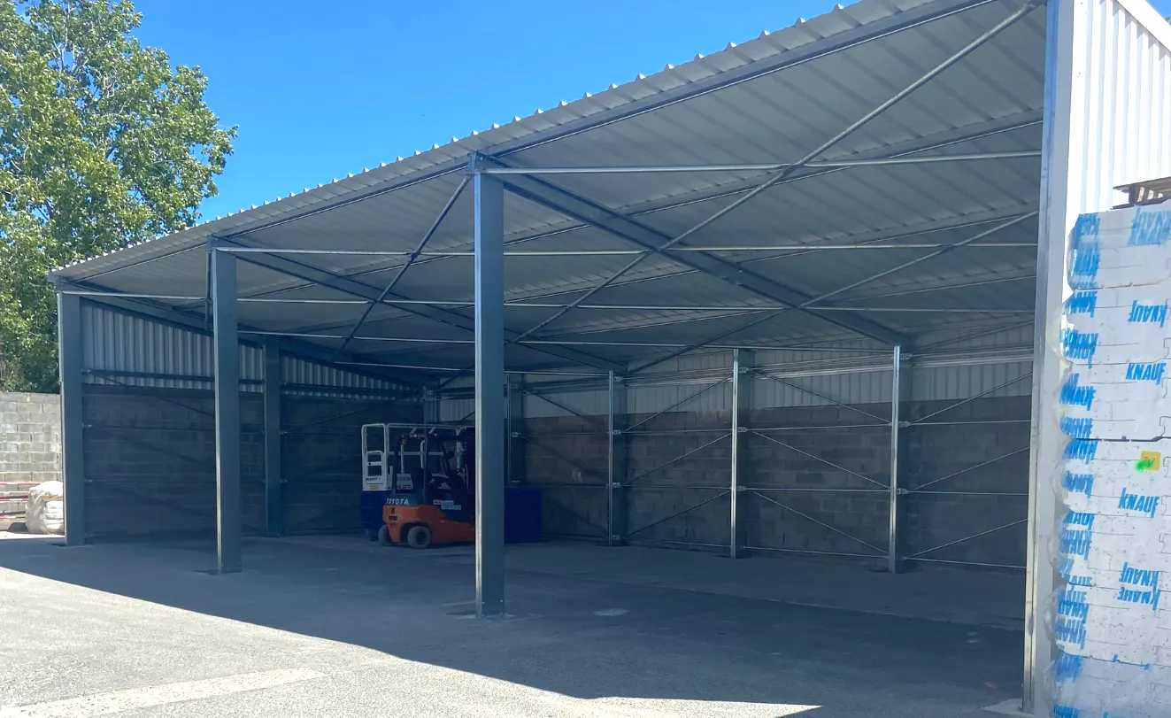 Carport pour cour des matériaux – vue rapprochée