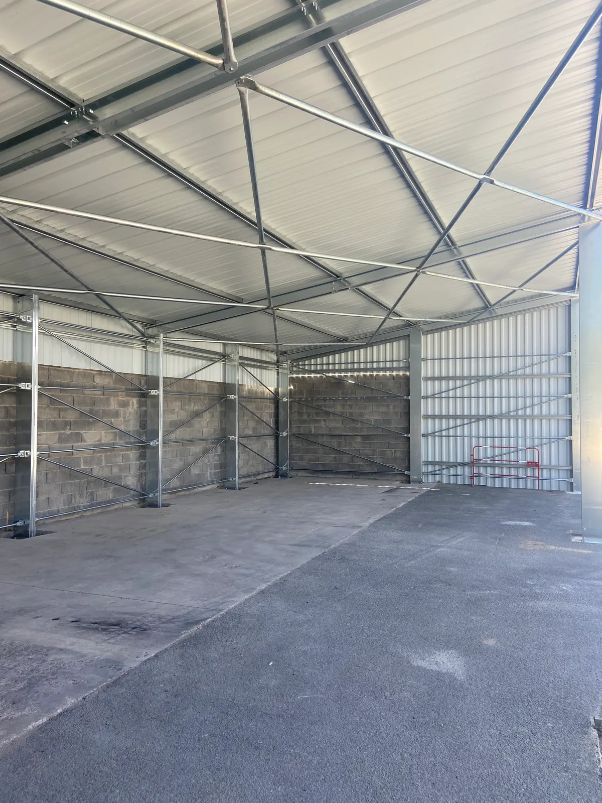 Carport pour cour des matériaux – autre vue du chantier