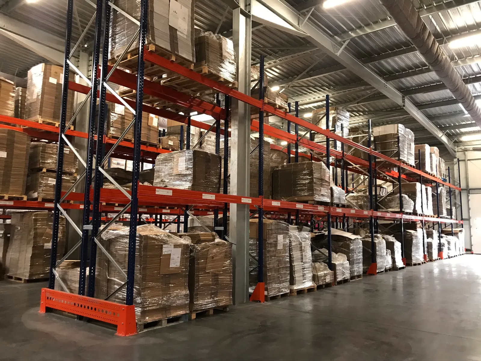 Racks à palettes pour entrepôt viticole – vue d’ensemble du chantier