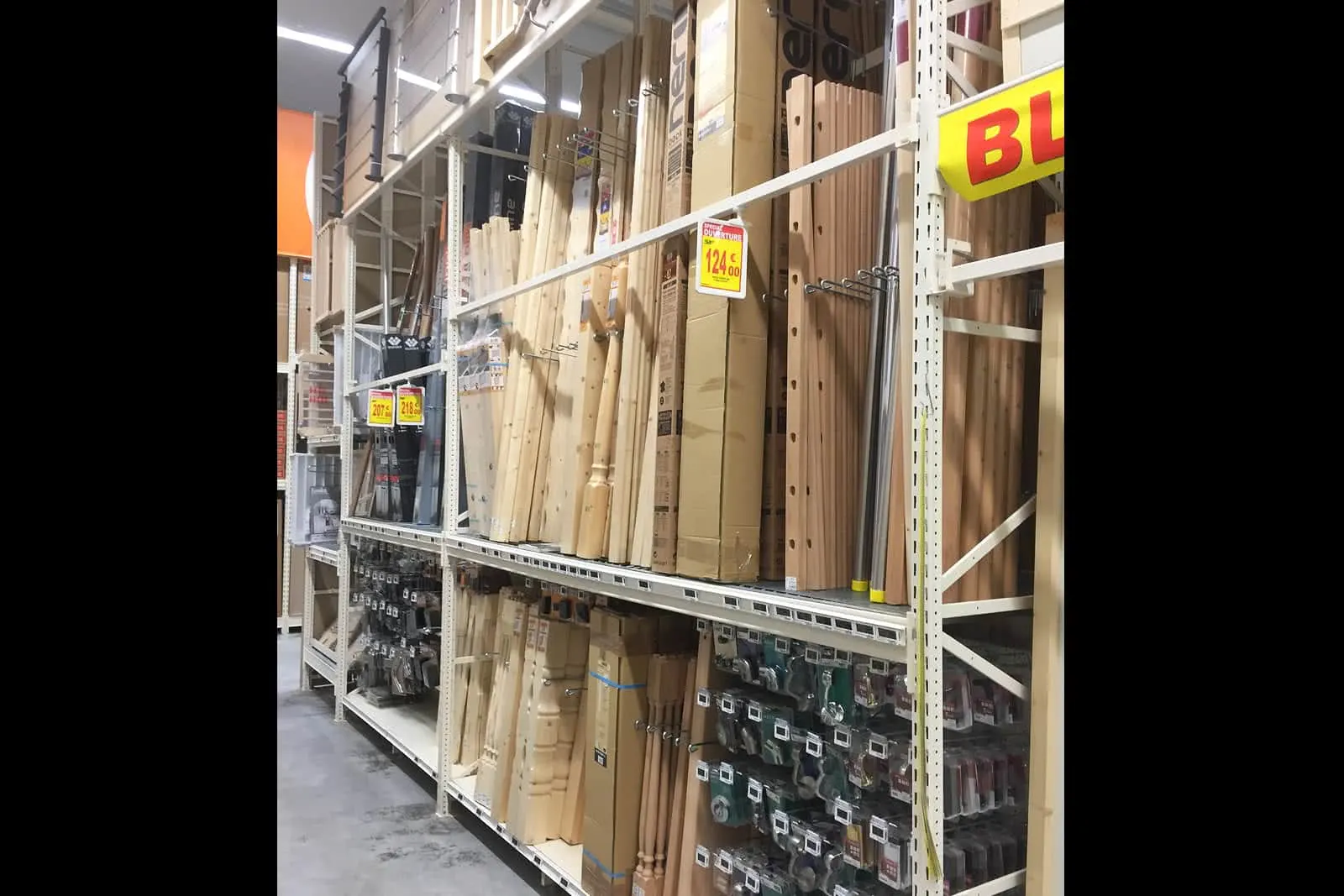 Aménagement d’une grande surface de bricolage – détail de l’installation