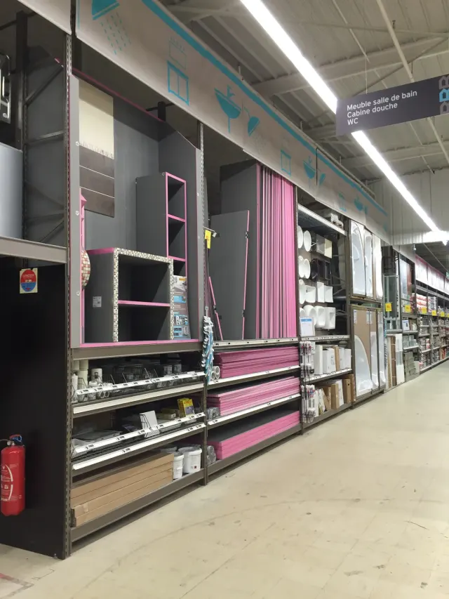 Racking for a DIY superstore – close-up view