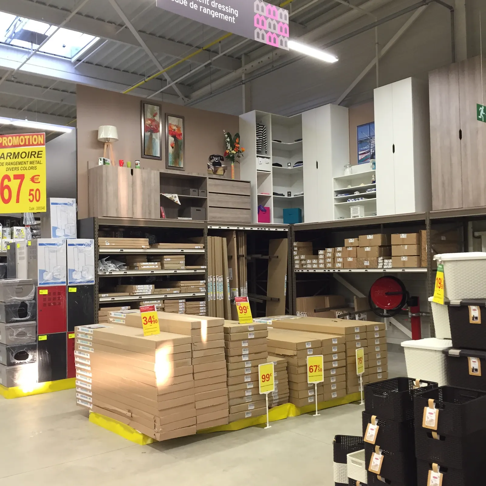 Rayonnage pour grande surface de bricolage – installation en situation