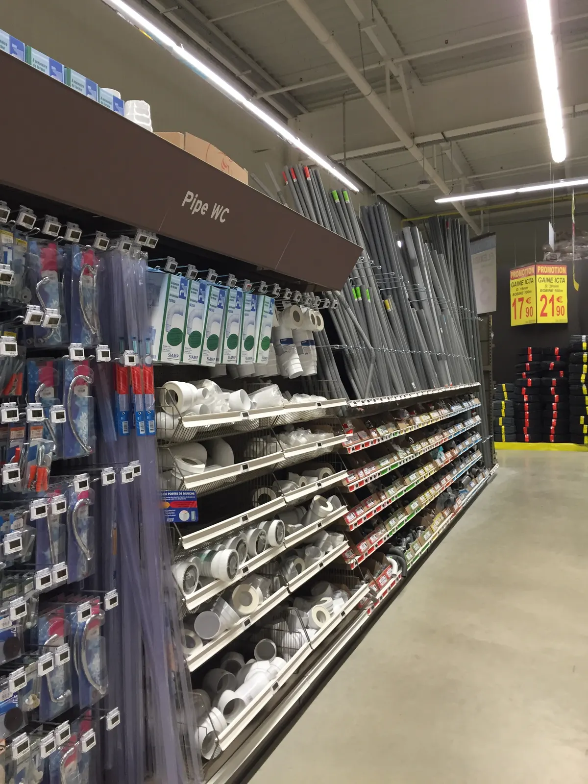 Rayonnage pour grande surface de bricolage – vue d’ensemble de la zone équipée