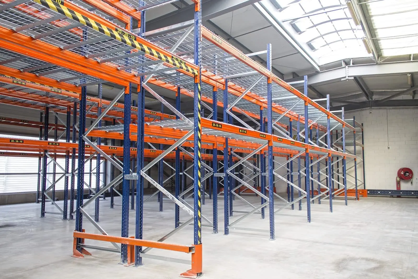 Stockage de palettes sur palettier – vue d’ensemble du chantier