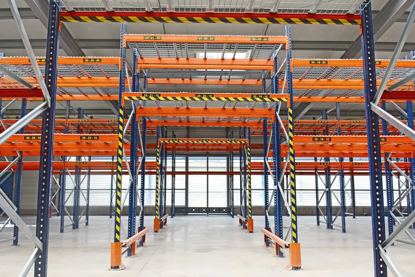 Stockage de palettes sur palettier – vue d’ensemble de la zone équipée
