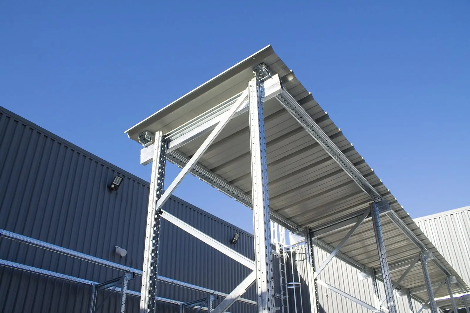 Stockage extérieur en rack lourd – Toulon (Var)