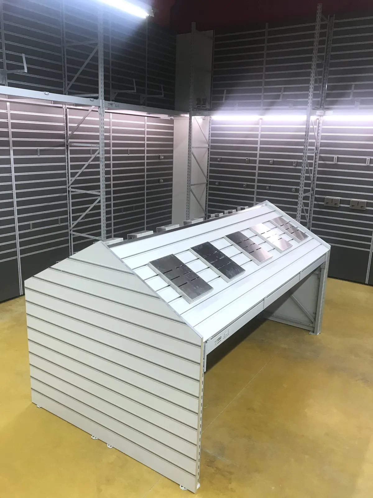 Rack à intégration gondole et îlot central – autre vue du chantier