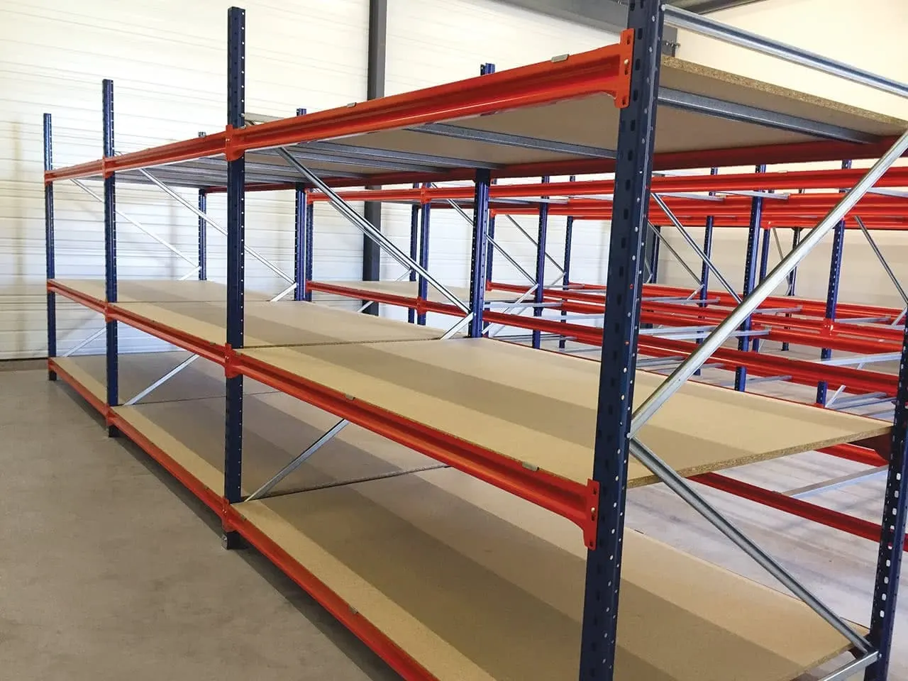 Rayonnage semi-lourd – détail de l’installation