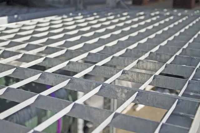 Rayonnage de stockage en extérieur – installation en situation