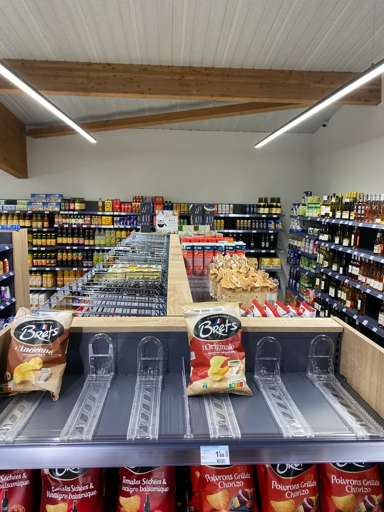 Rayonnage pour un supermarché – vue d’ensemble du chantier