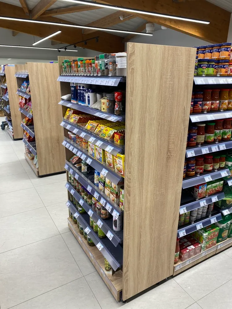 Rayonnage pour un supermarché – détail de l’installation