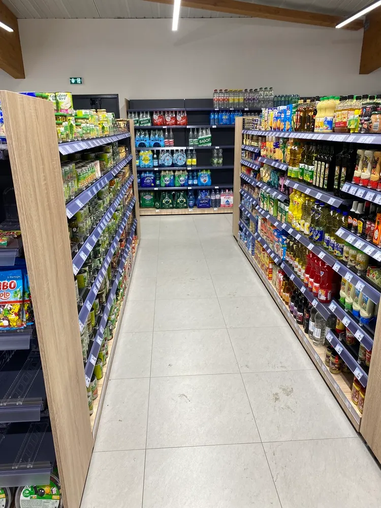 Rayonnage pour un supermarché – vue rapprochée