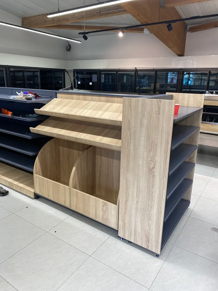 Rayonnage pour un supermarché – installation en situation
