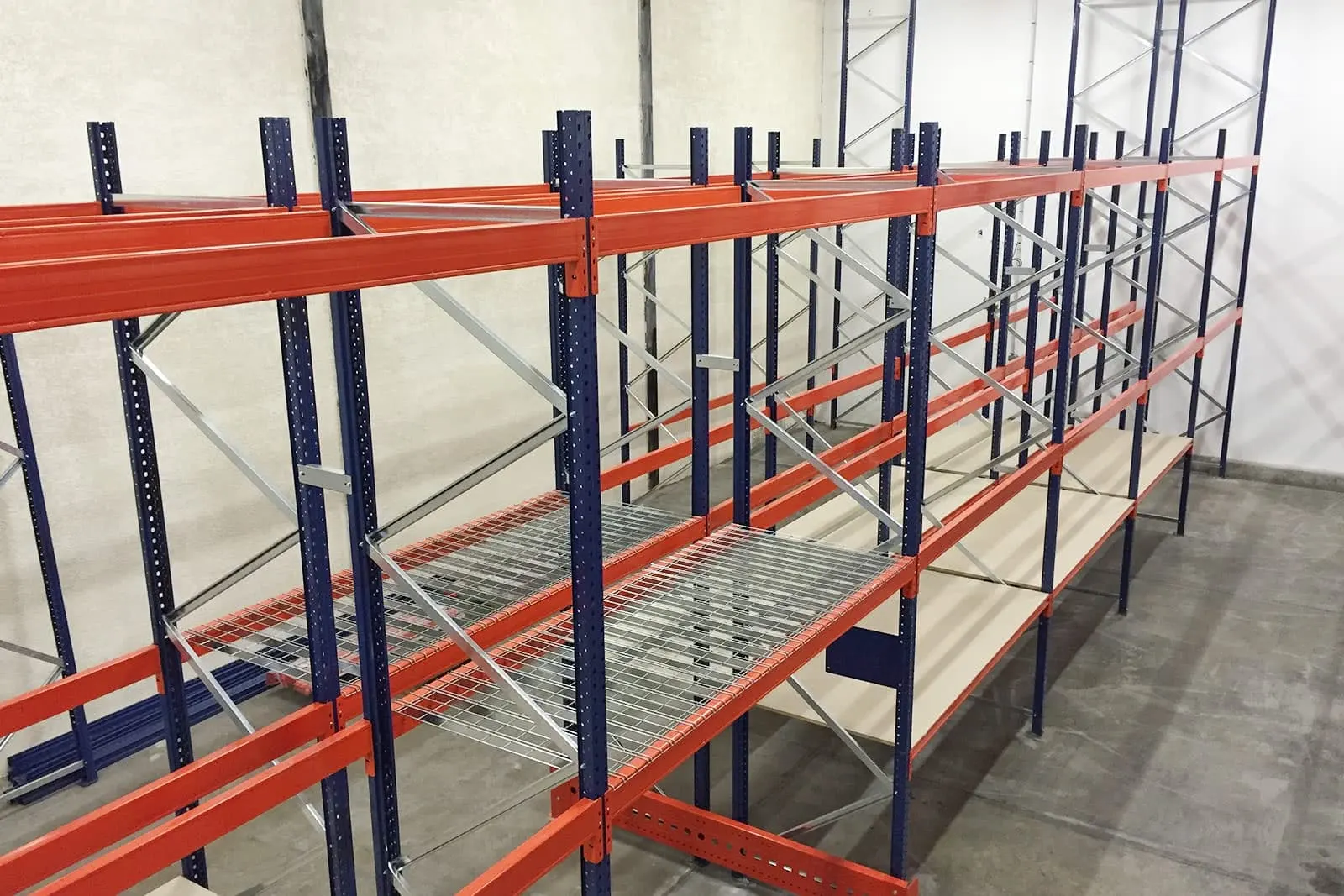 Aménagement d’une surface de stockage de palettes – détail de l’installation