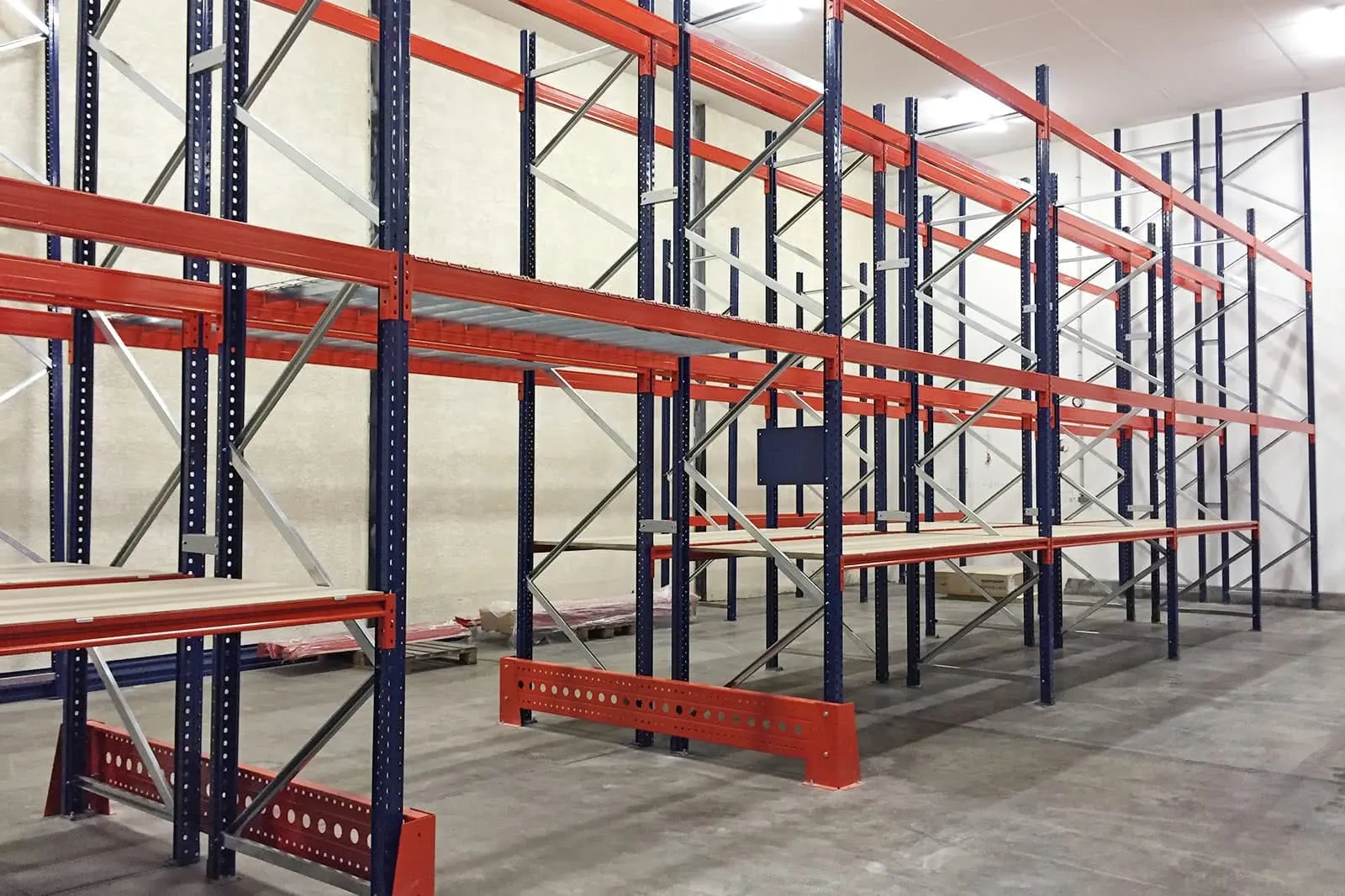 Aménagement d’une surface de stockage de palettes – vue rapprochée