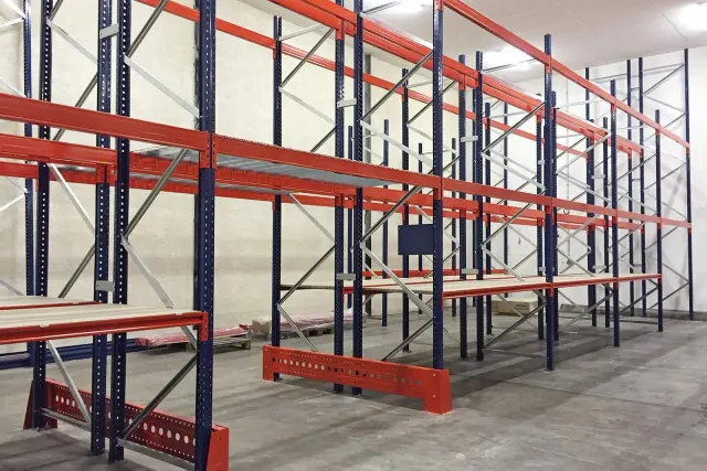 Fit-out of a pallet storage area – close-up view
