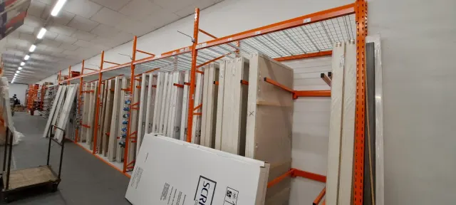 Presentación de las referencias de sanitarios y fontanería tras el equipamiento