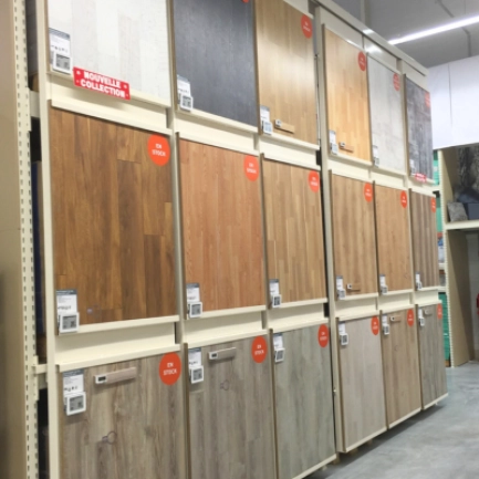 aménagement rayon revêtement sol et mur pour magasin de bricolage gsb