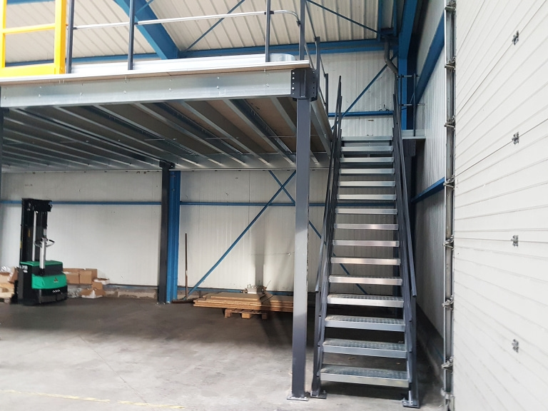 Plateforme de stockage autoportante 7