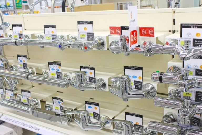 Accessoires de gondole sur panneaux de fond 5