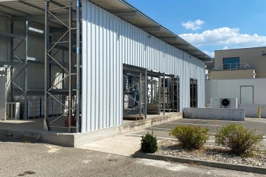 Carport Industriel et Rack de Stockage