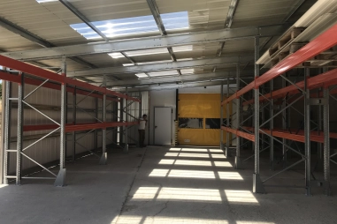 Carport Industriel et Rack de Stockage