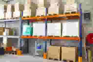 image Stockage palettes en entrepôt