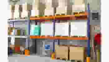 image Stockage palettes en entrepôt